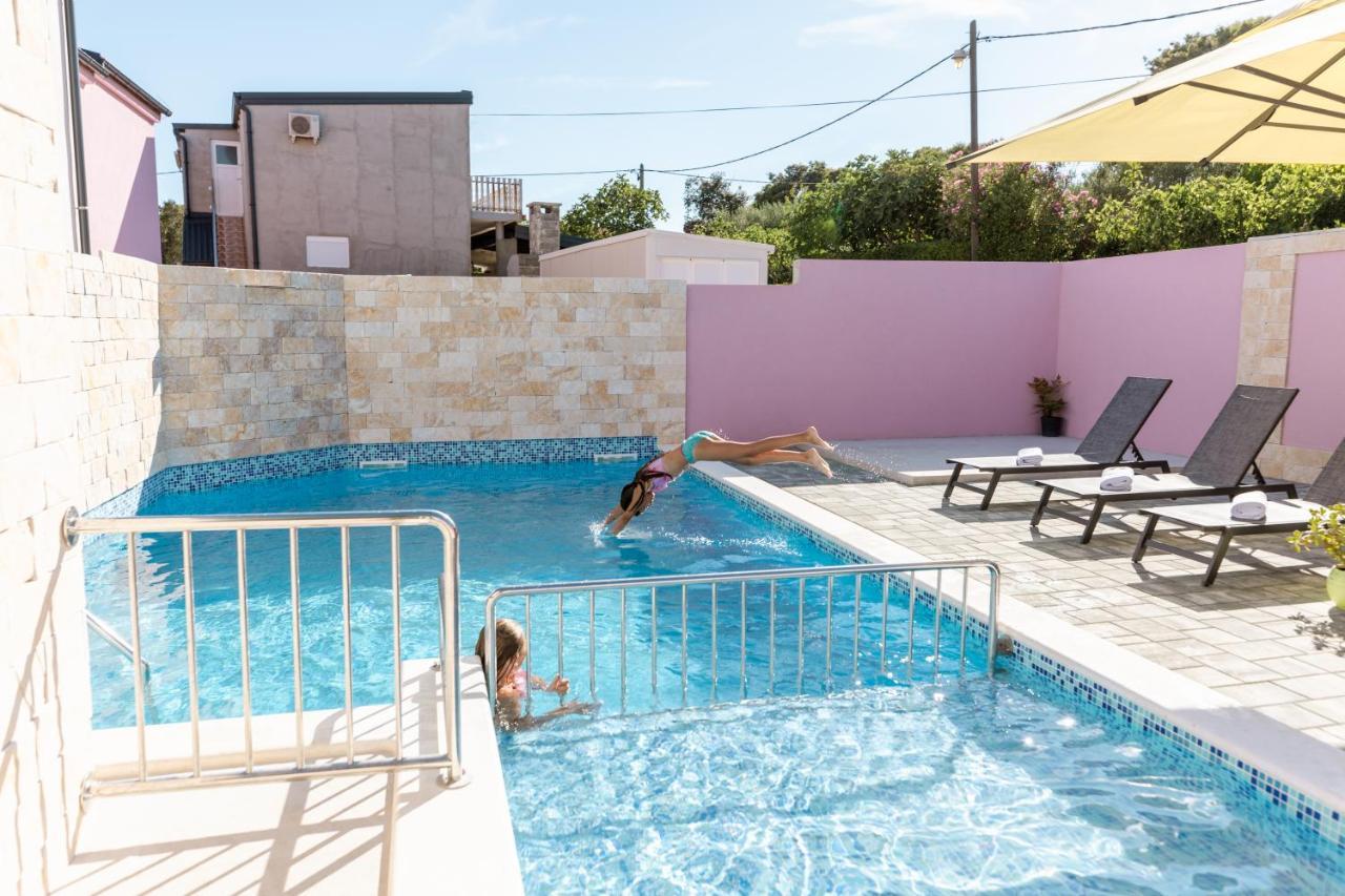 Apartman Laura Vir Exterior foto