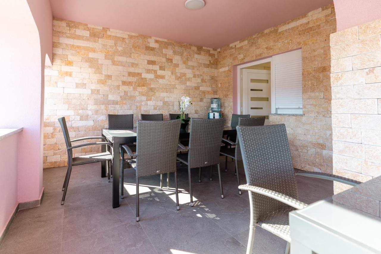 Apartman Laura Vir Exterior foto