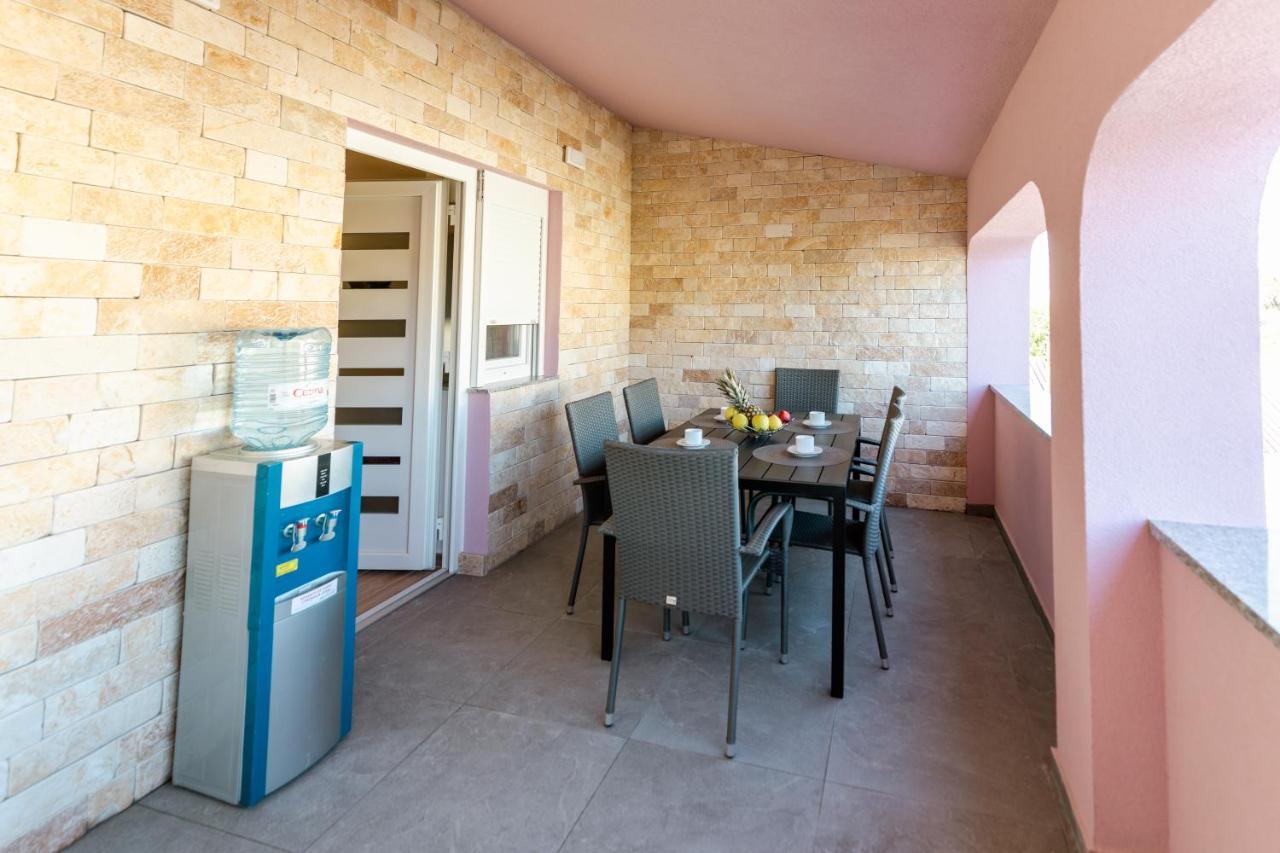 Apartman Laura Vir Exterior foto