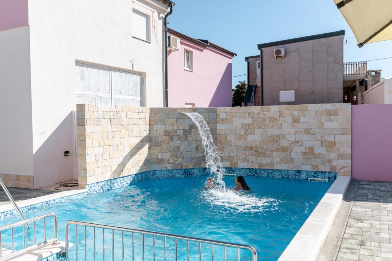 Apartman Laura Vir Exterior foto