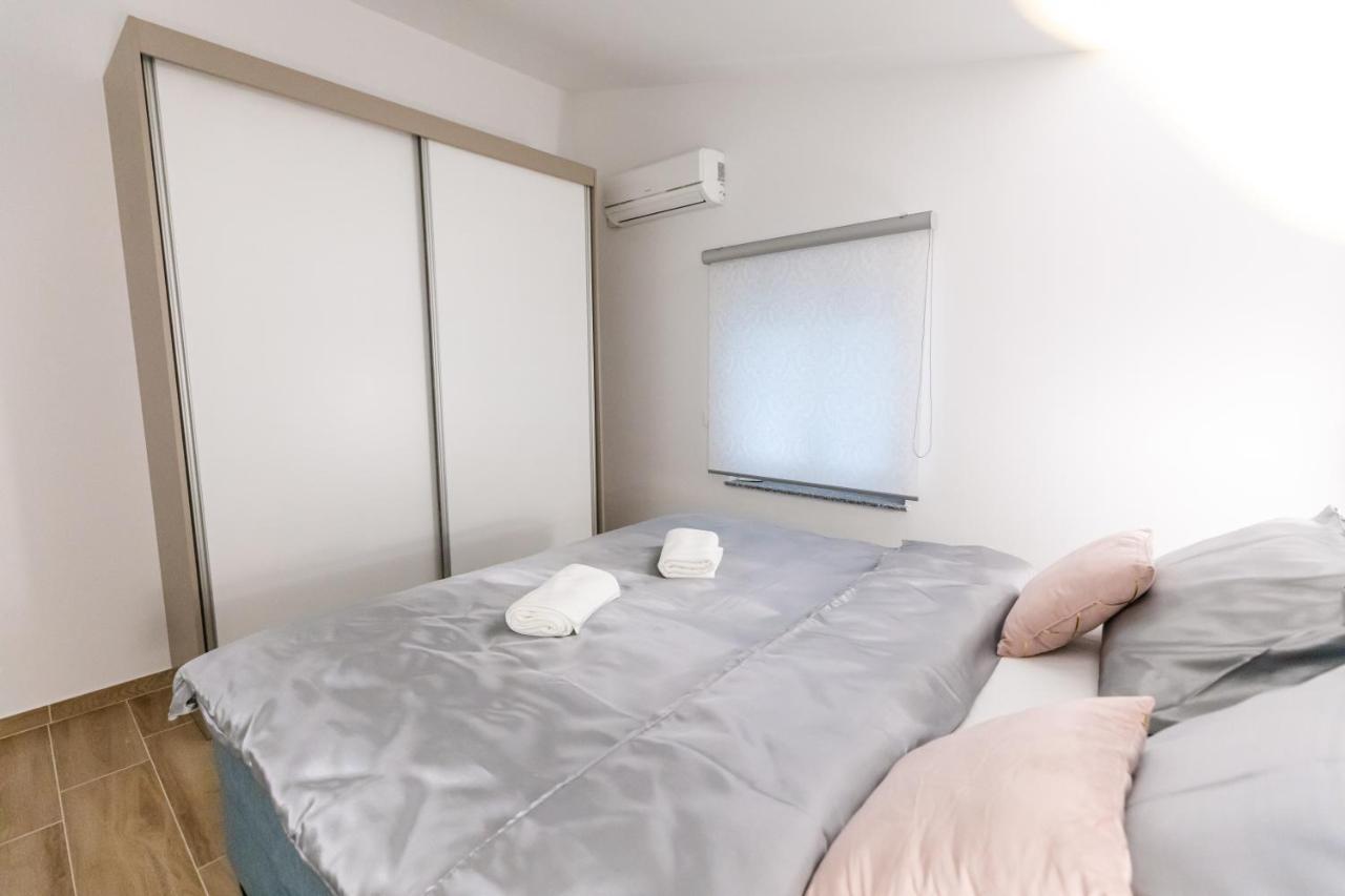 Apartman Laura Vir Exterior foto
