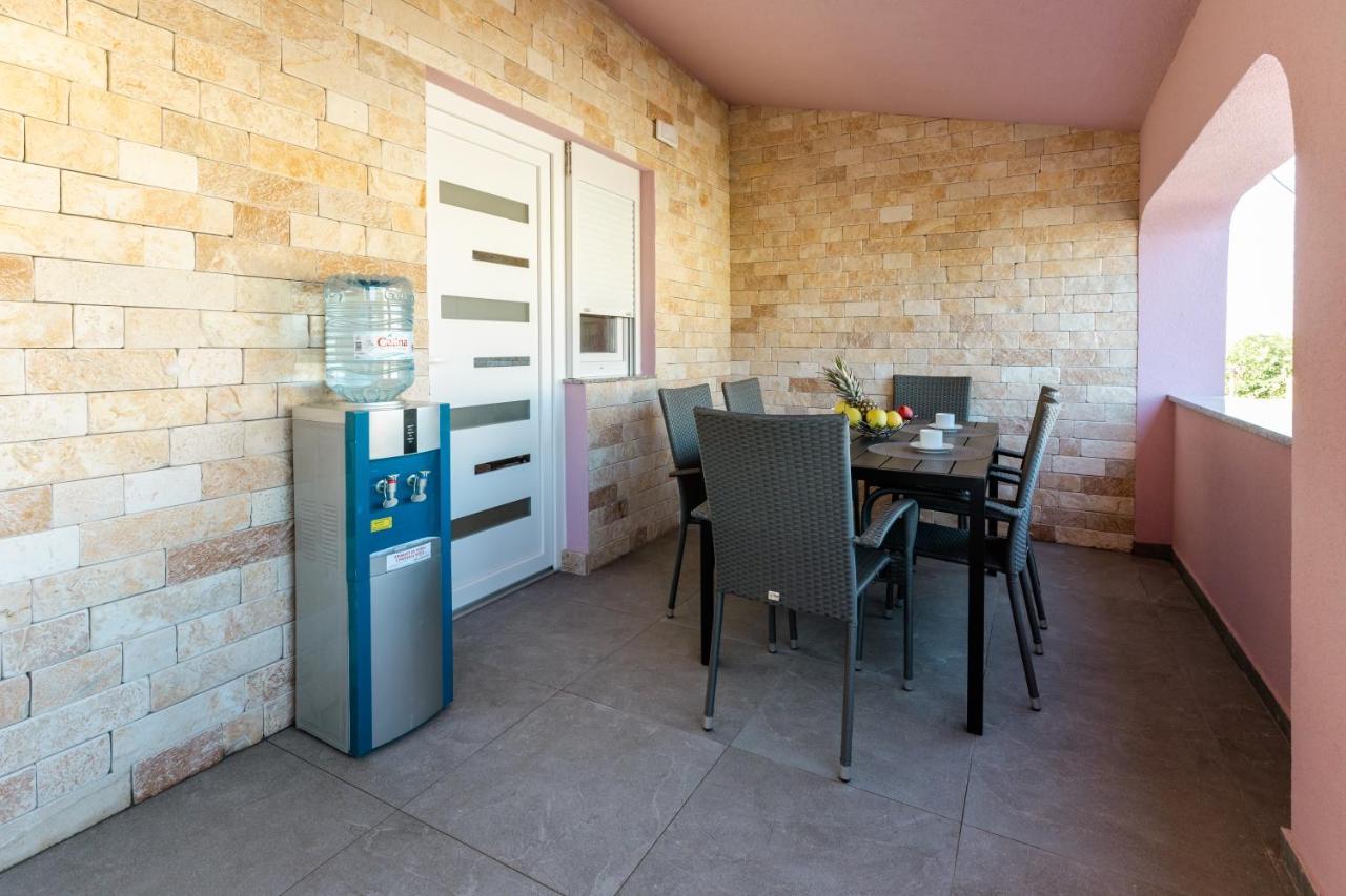 Apartman Laura Vir Exterior foto