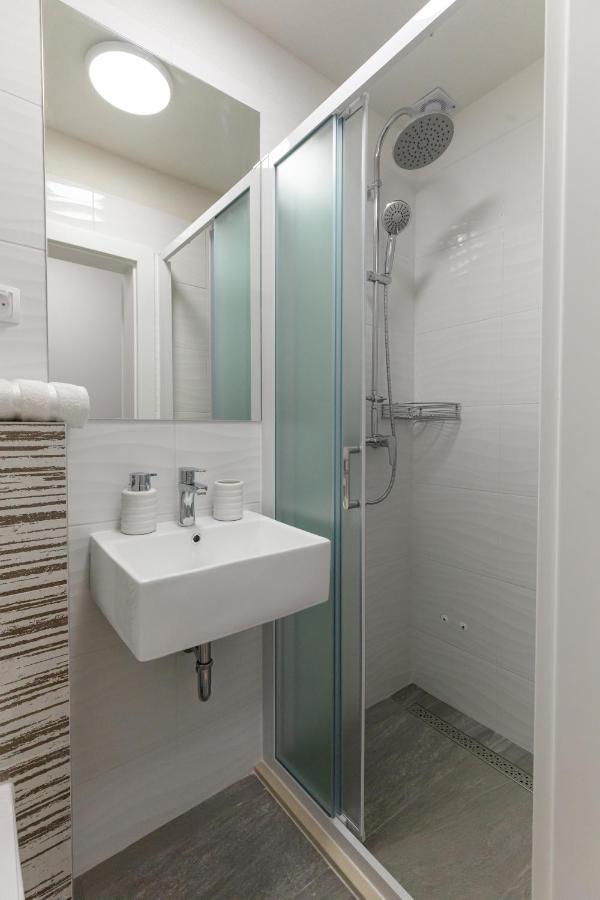 Apartman Laura Vir Exterior foto